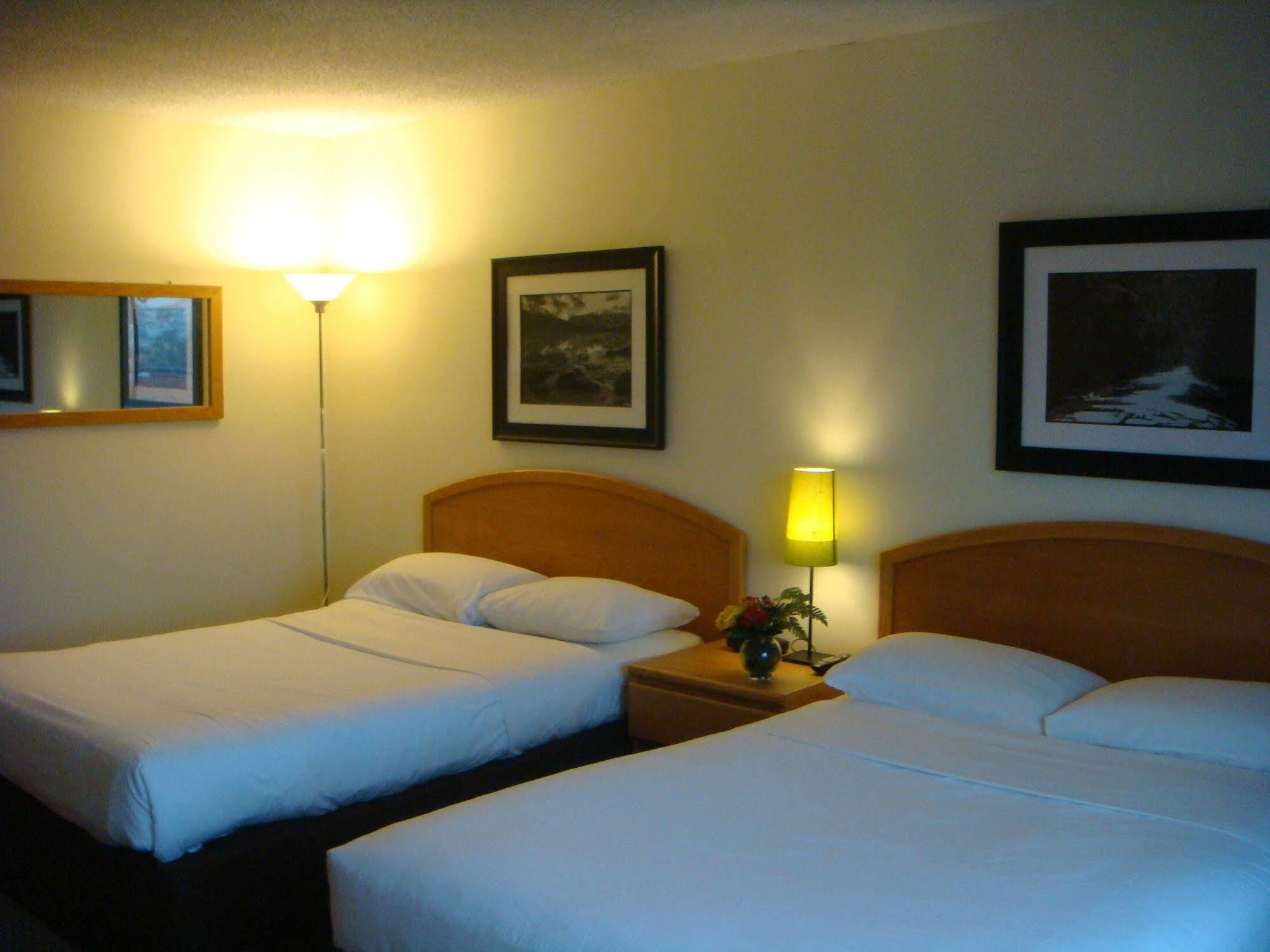 Cassandra Hotel Vancouver Bagian luar foto