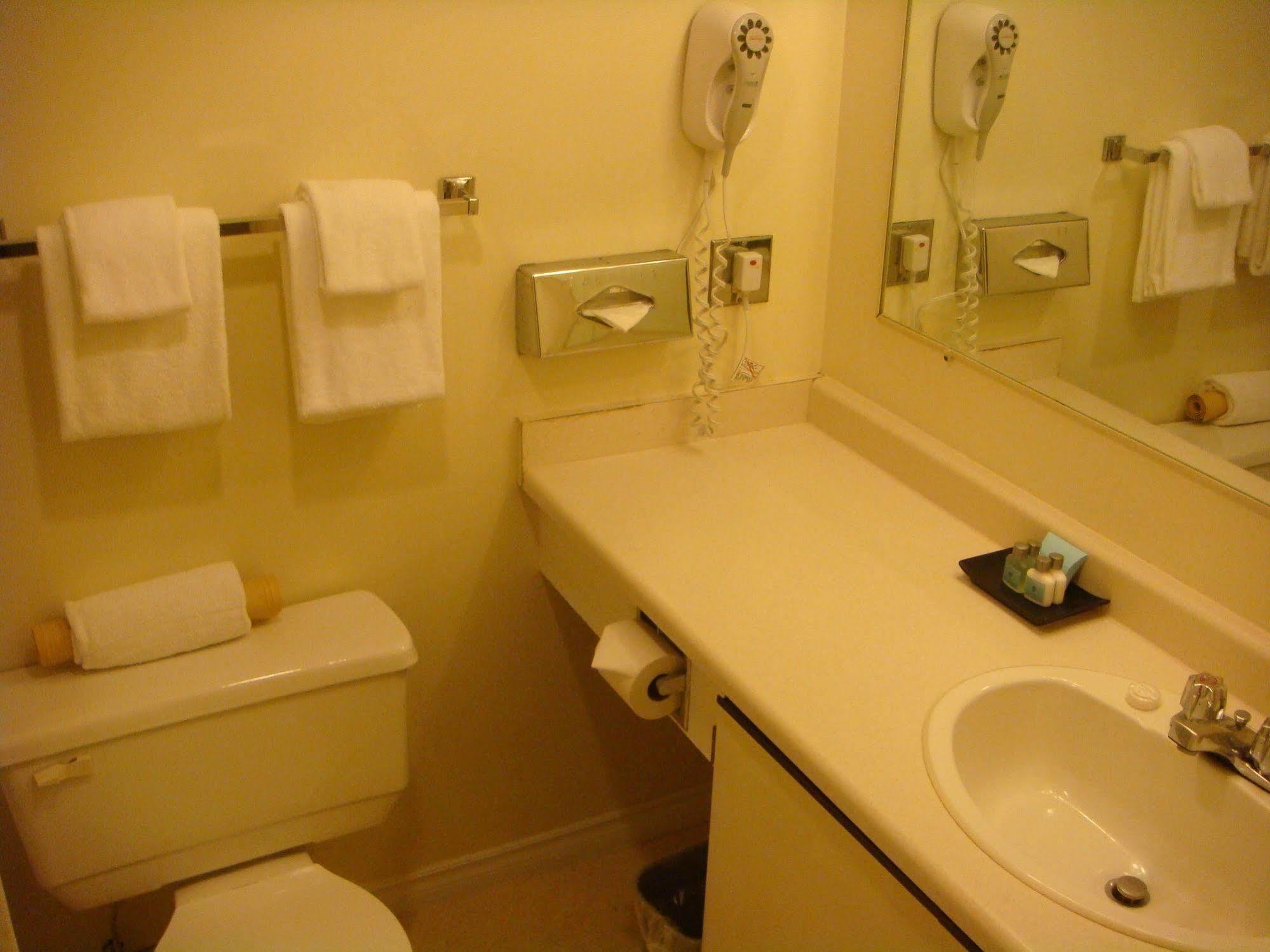 Cassandra Hotel Vancouver Bagian luar foto