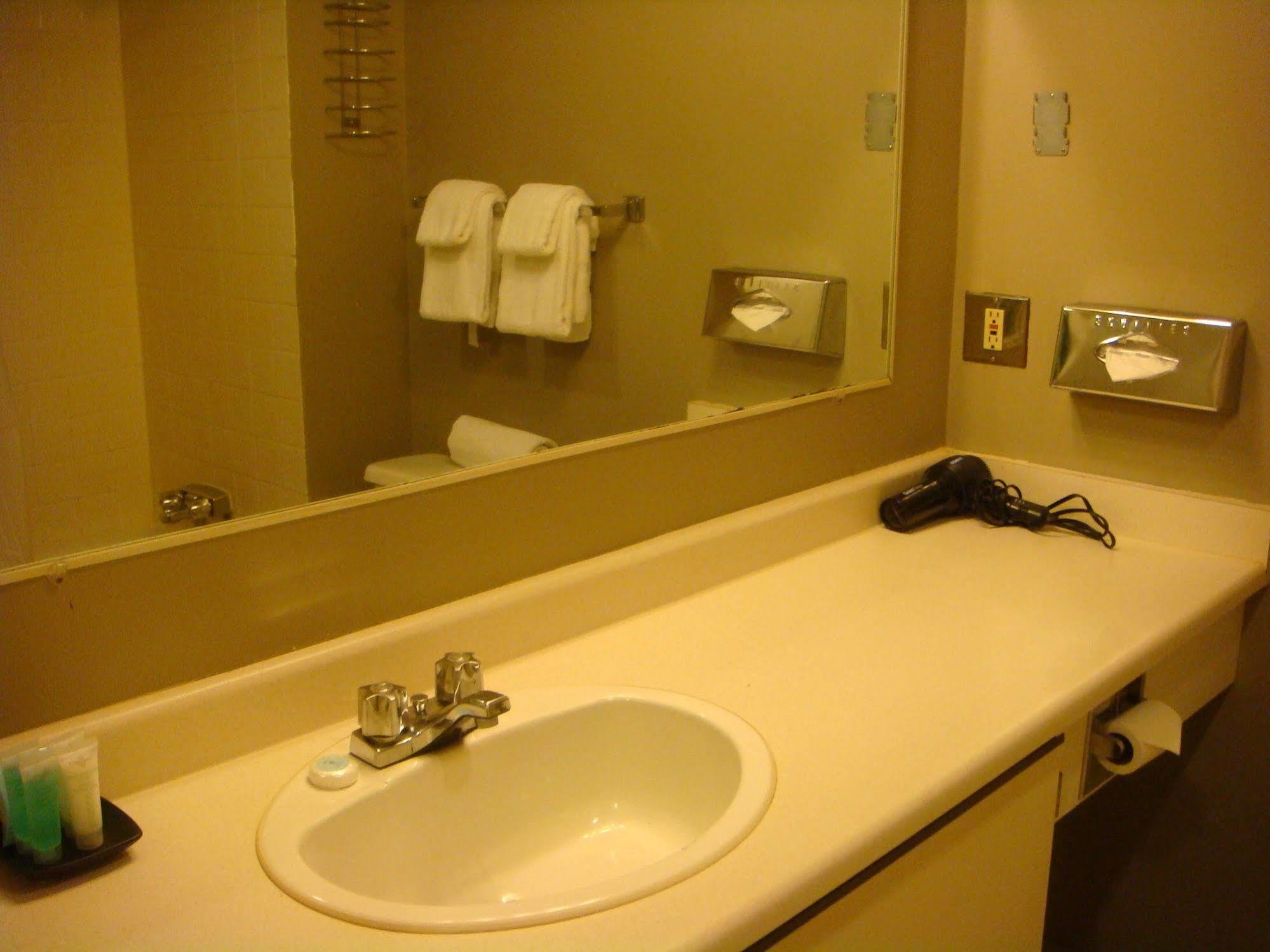 Cassandra Hotel Vancouver Bagian luar foto